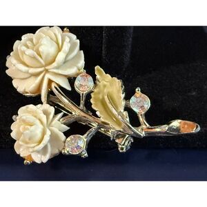 Vintage Resin Rose Brooch with Rhinestones – Gold Tone